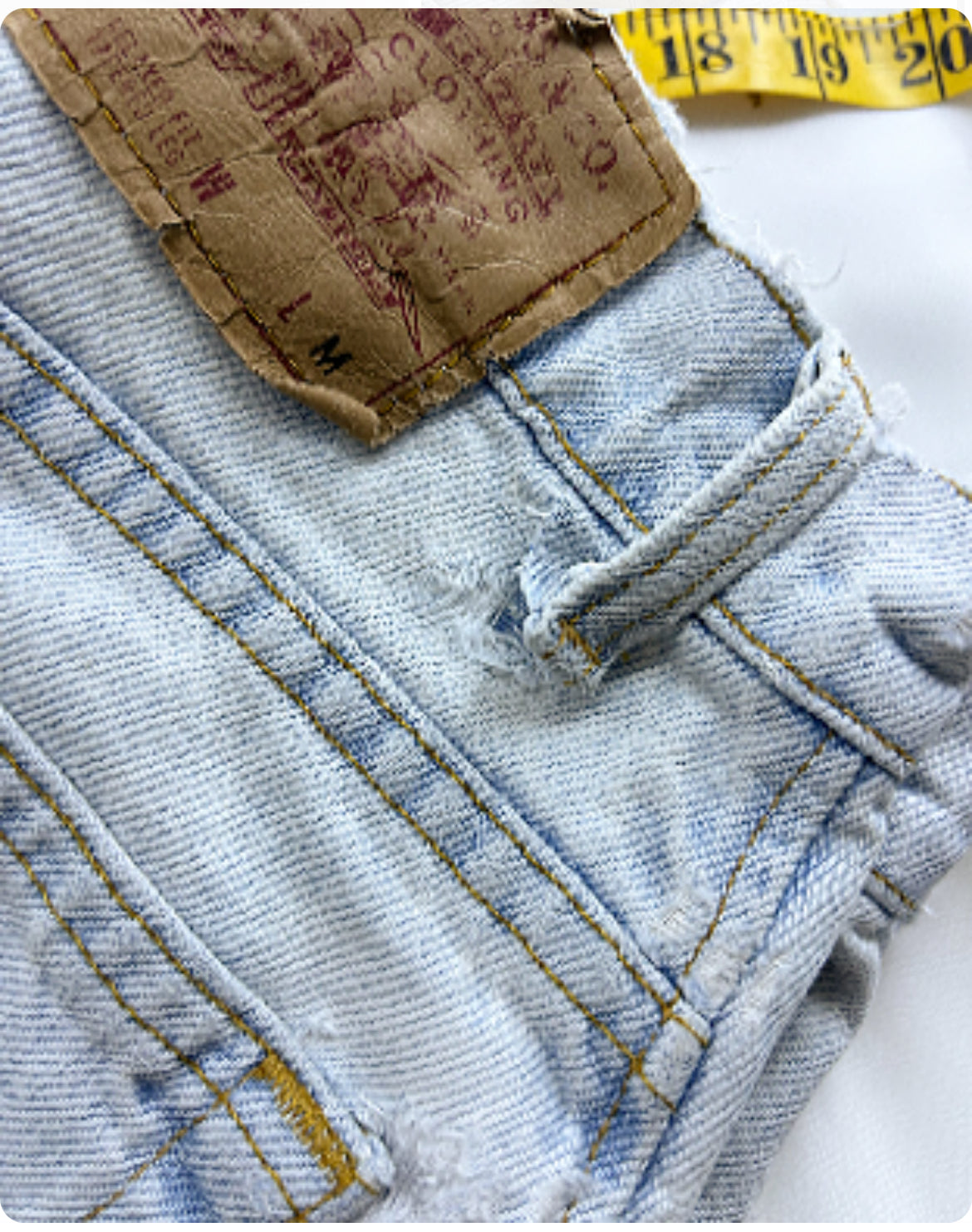 Light Wash Levi Jeans