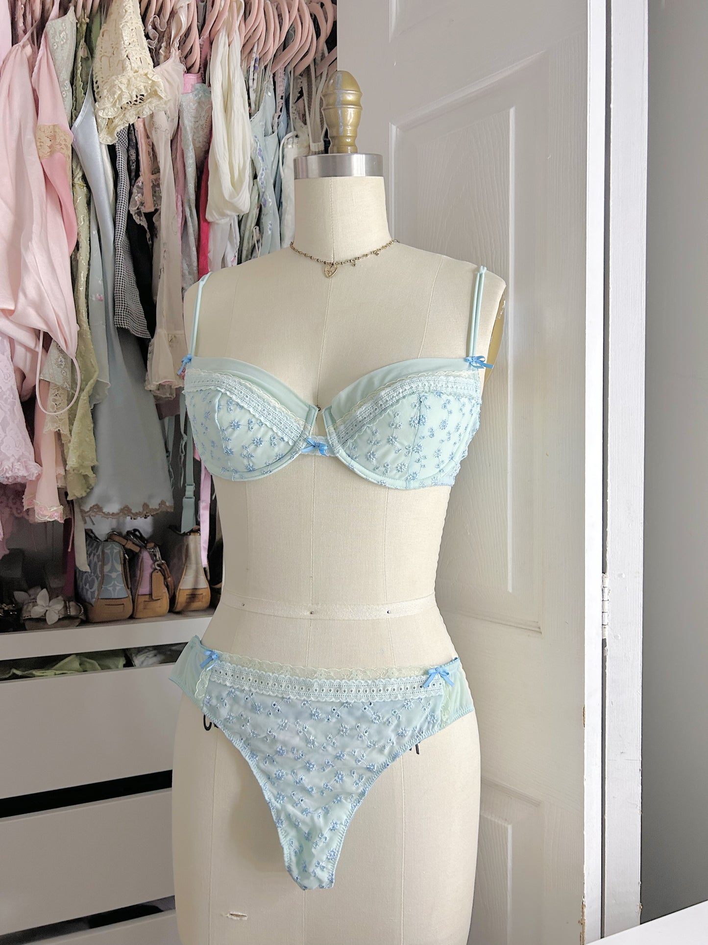 Victoria’s Secret Bra Set Floral Eyelet